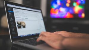 10 Compelling Reasons To Have a Small Business Blog