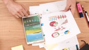 Traditional Marketing vs. Digital Marketing: 5 Reasons to Go Online